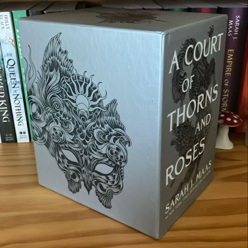 A Court of Thorns and Roses Paperback Box Set (5 Books)