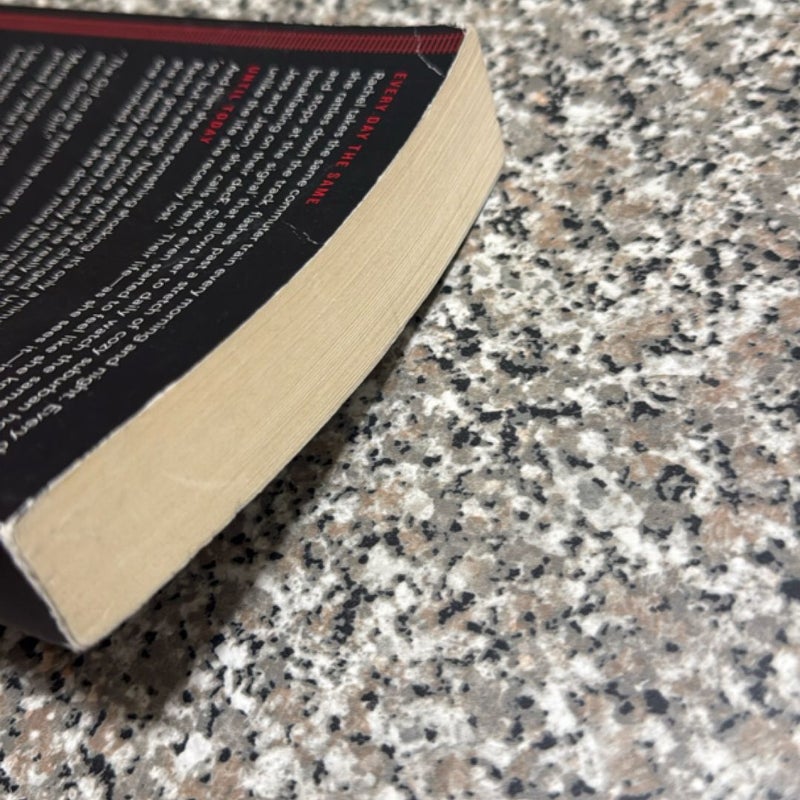 The Girl on the Train (Movie Tie-In)