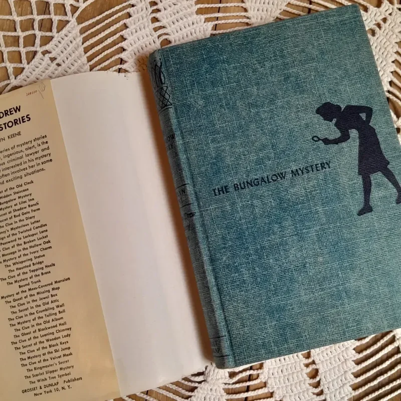 1950s Vintage copy of Nancy Drew- The Bungalow Mystery