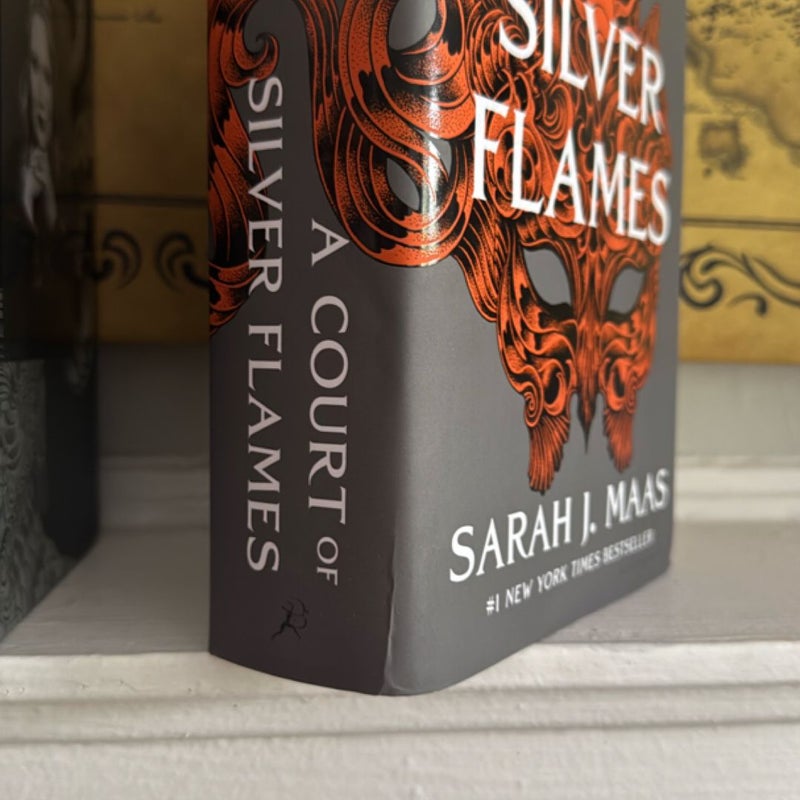 A Court of Thorns and Roses Hardcover Box Set