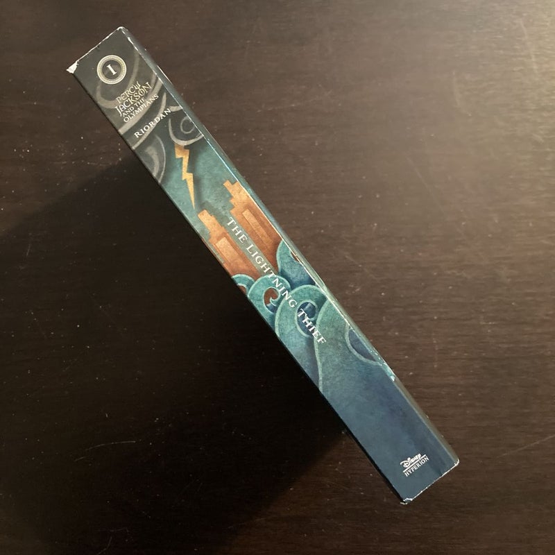 The Lightning Thief (Percy Jackson and the Olympians, Book One)