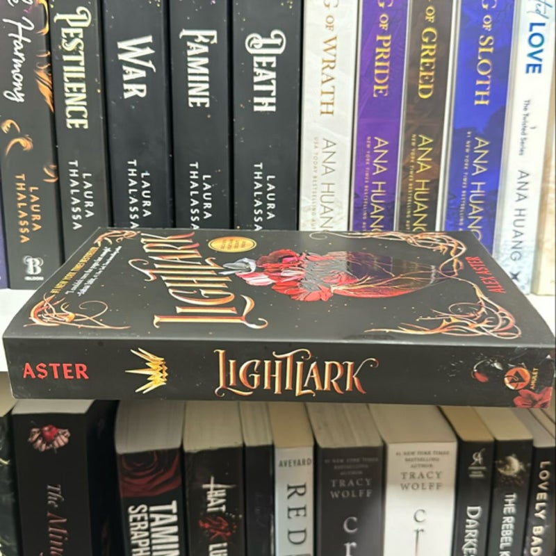 Lightlark (the Lightlark Saga Book 1)