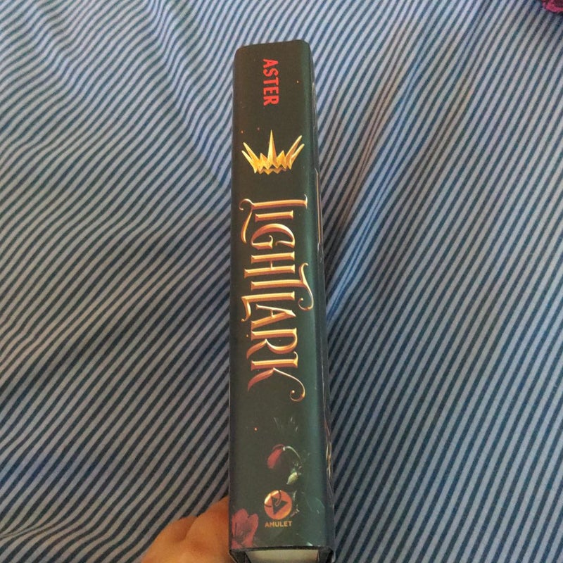 Lightlark (the Lightlark Saga Book 1) by Alex Aster