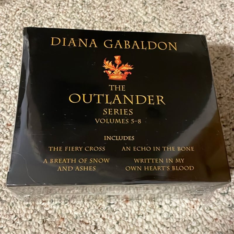 Outlander Volumes 5-8 (4-Book Boxed Set)