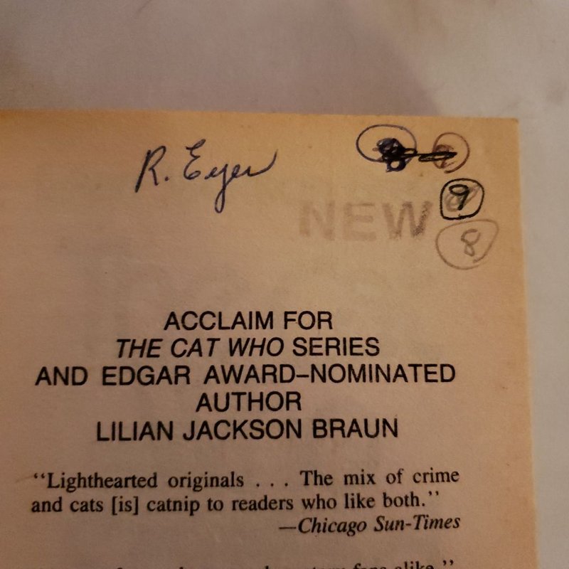 The Cat Who Sniffed Glue