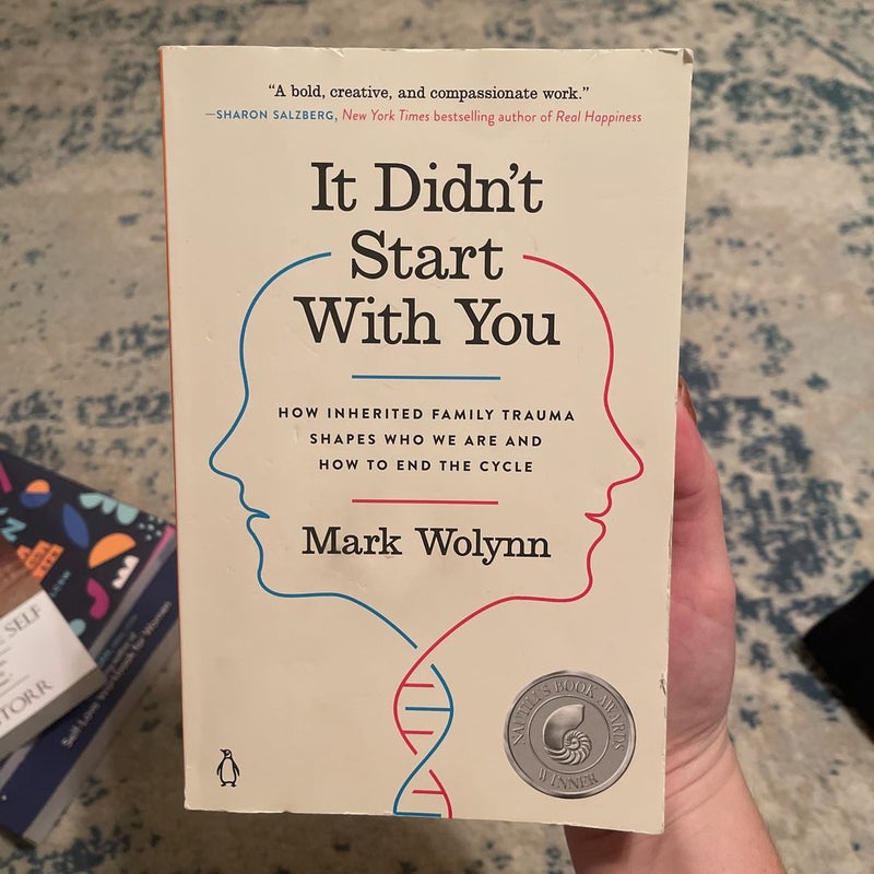 It Didn't Start with You: How Inherited Family Trauma Shapes Who We Are and  How to End the Cycle: Wolynn, Mark: 9781101980385: : Books