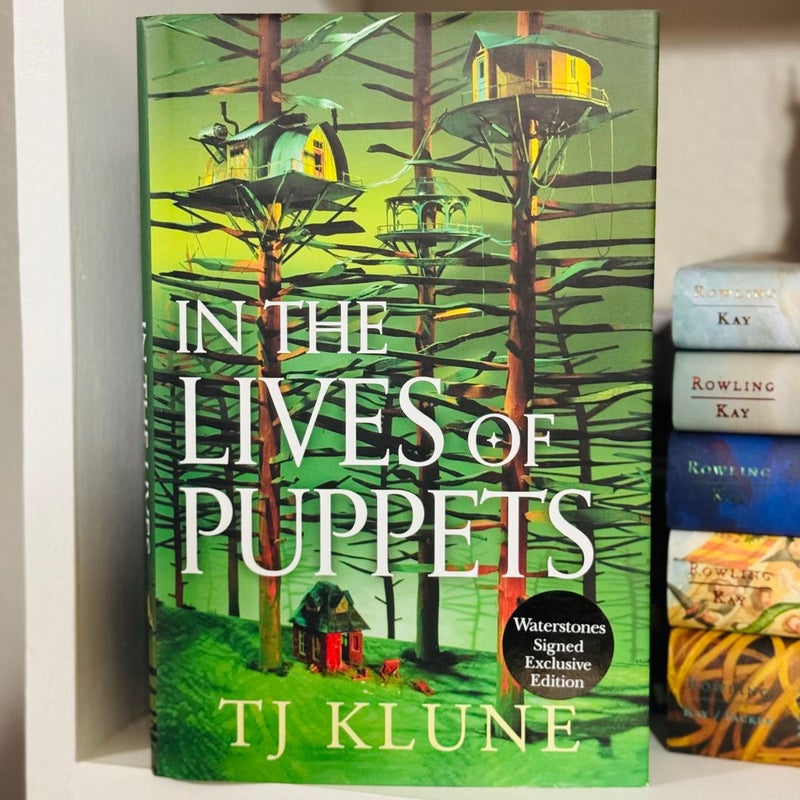 In the Lives of Puppets (Waterstones Exclusive)