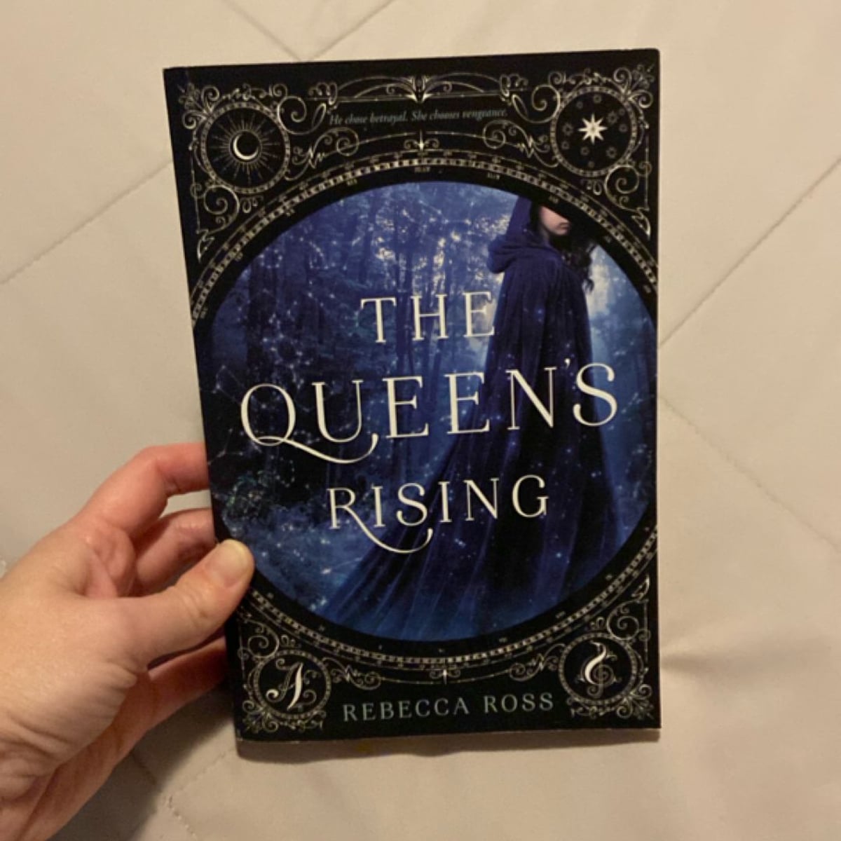 The Queen's Rising by , Paperback | Pangobooks