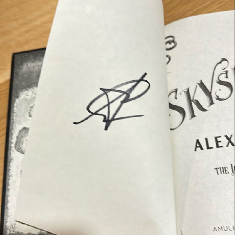  Signed Skyshade (the Lightlark Saga Book 3)