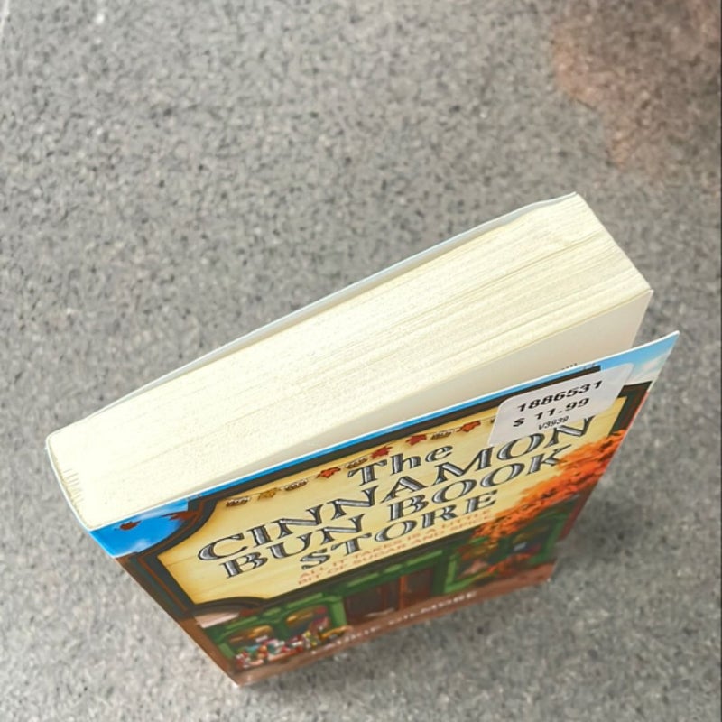 The Cinnamon Bun Book Store (Dream Harbor, Book 2)