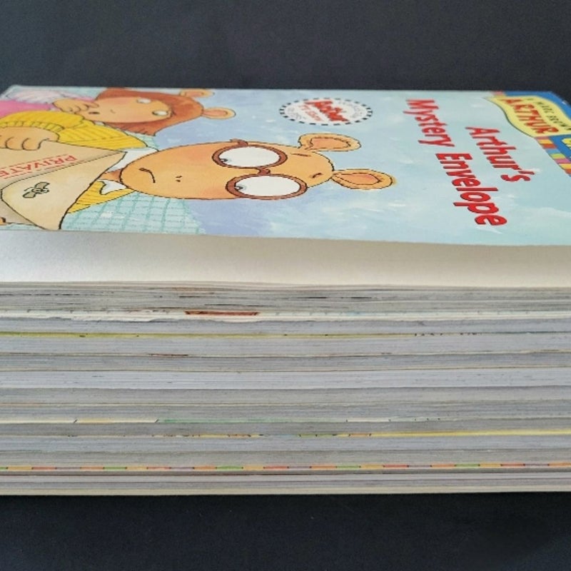 LOT OF 14 ARTHUR CHAPTER BOOKS MARC BROWN PBS TV SHOW W/ STICKERS VINTAGE 1990s