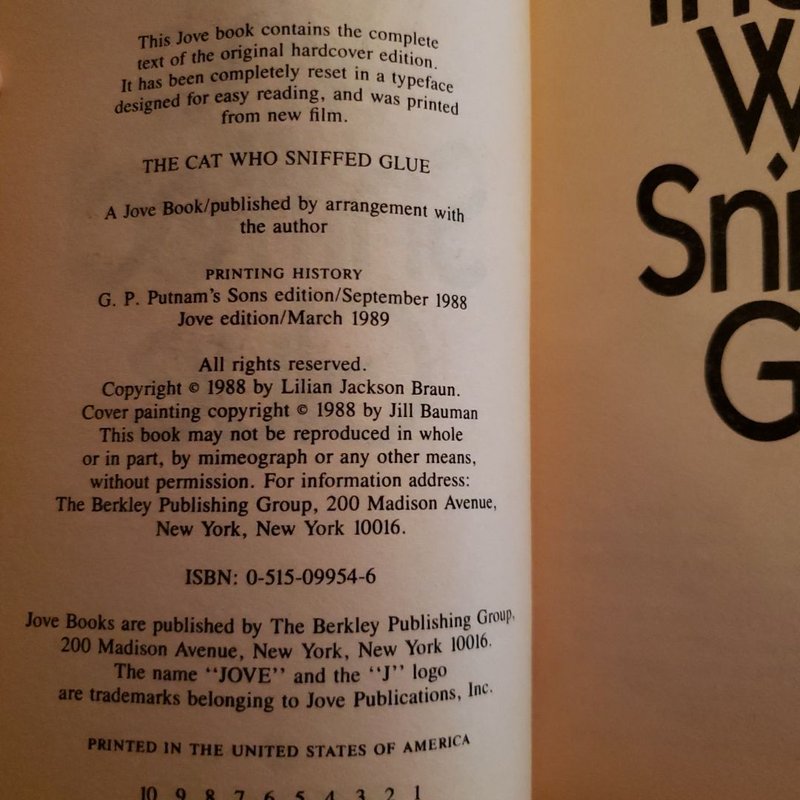 The Cat Who Sniffed Glue