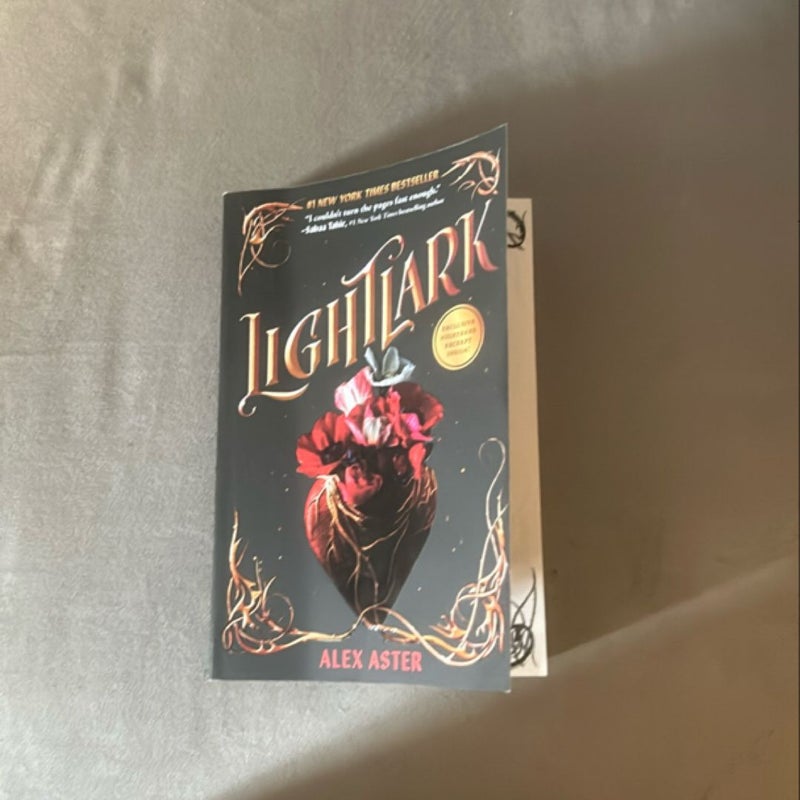 Lightlark (the Lightlark Saga Book 1)