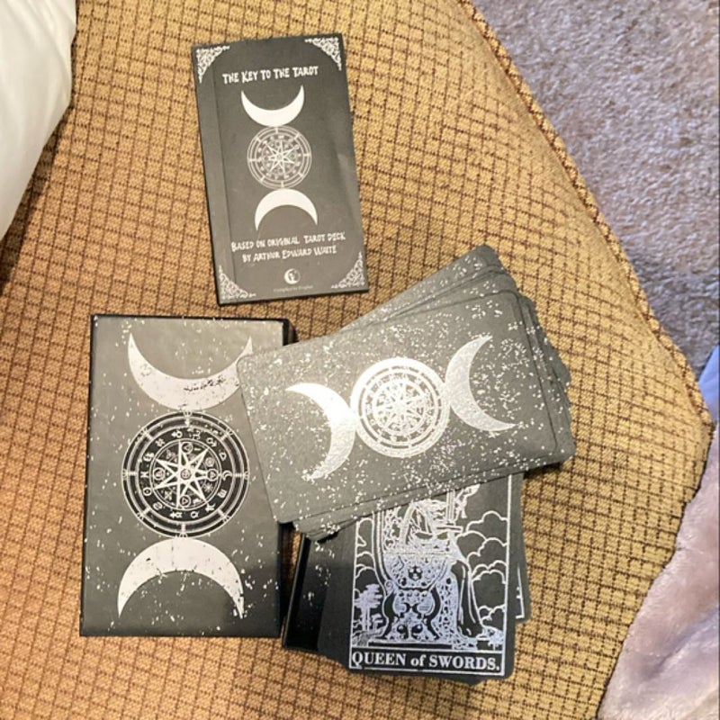 The key to tarot deck and book