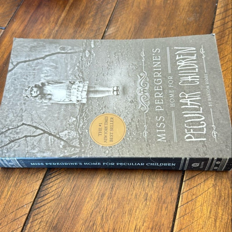 Miss Peregrine's Home for Peculiar Children & Hollow City (2 book set) 
