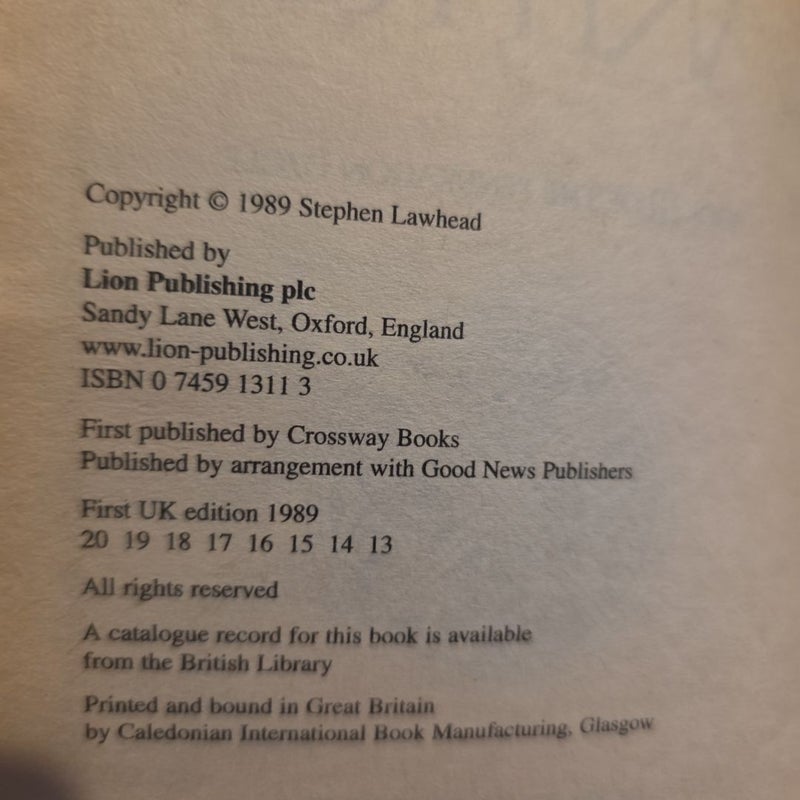 FIRST UK EDITION 1989 - Arthur, Book Three of the Pendragon Cycle BY STEPHEN LAWHEAD (VINTAGE)