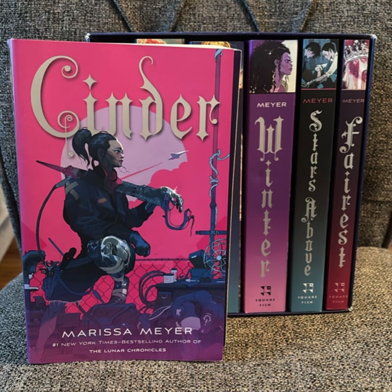 The Lunar Chronicles Boxed Set: Cinder, Scarlet, Cress, Fairest, Stars above, Winter