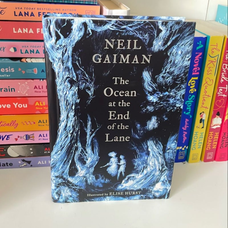 The Ocean at the End of the Lane (Illustrated Edition)