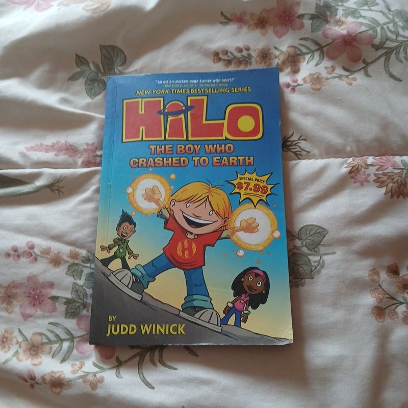 Hilo Book 1: the Boy Who Crashed to Earth