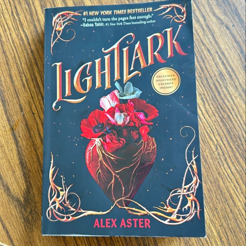 Lightlark (the Lightlark Saga Book 1)