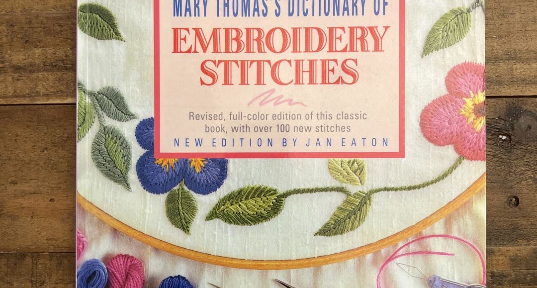 Mary Thomas's Dictionary of Embroidery Stitches: Thomas, Mary, Eaton, Jan:  9781570761188: : Books