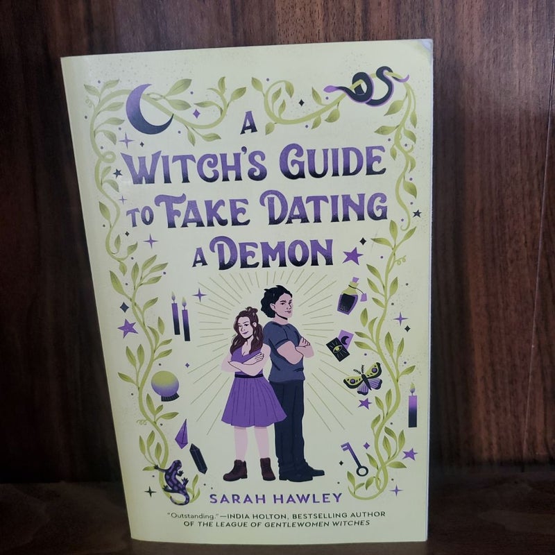 A Witch's Guide to Fake Dating a Demon