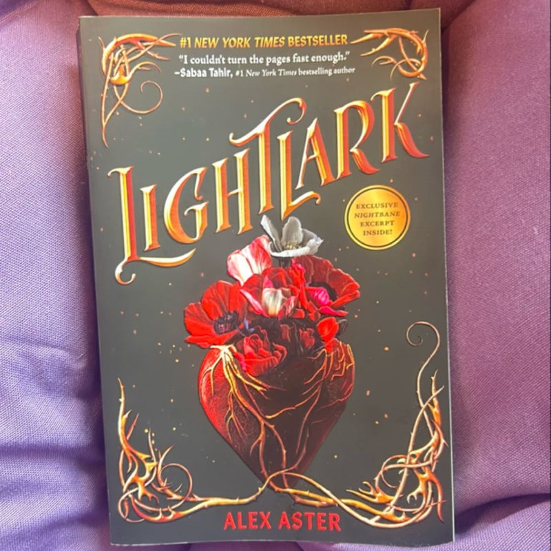 Lightlark (the Lightlark Saga Book 1)