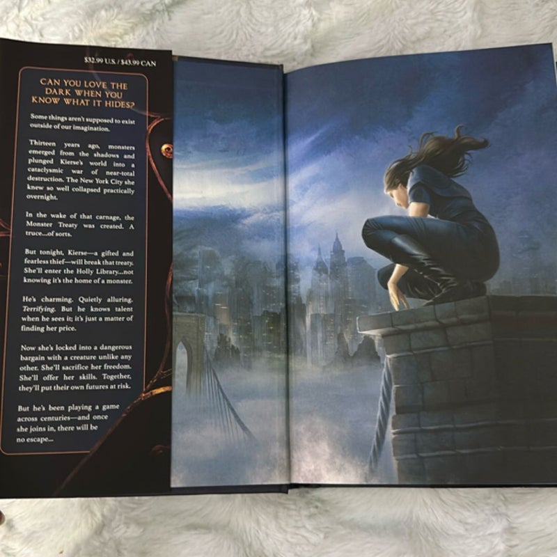 The Wren in the Holly Library (Deluxe Limited Edition)