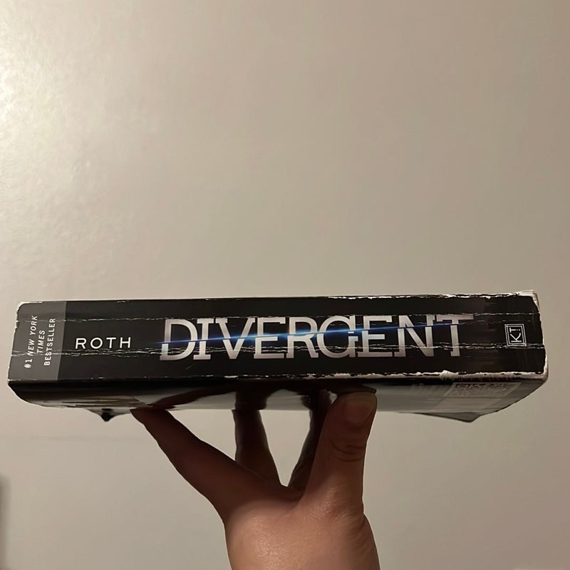 Divergent Movie Tie-In Edition