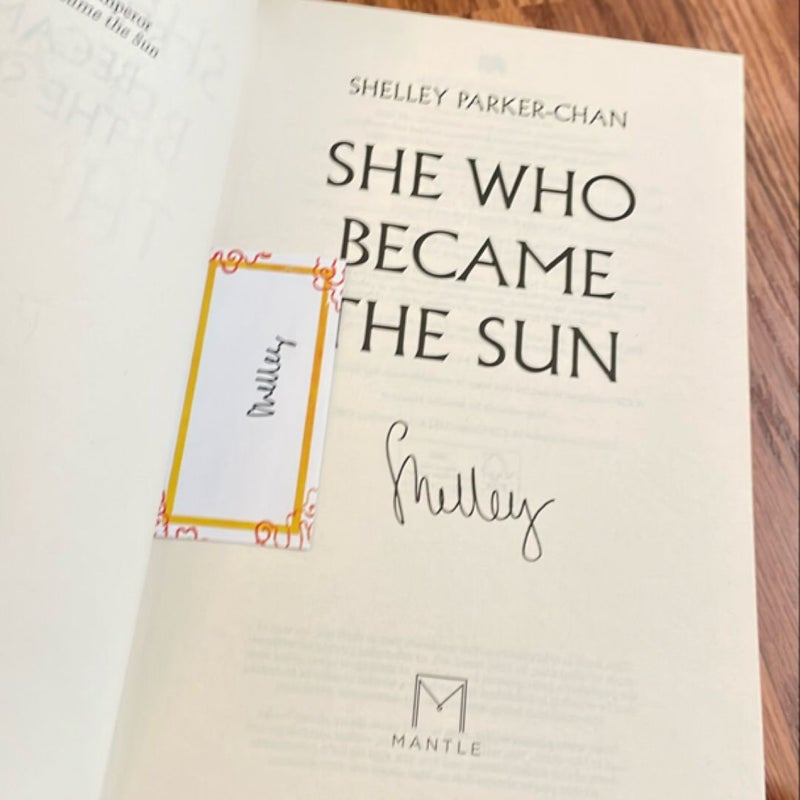 Illumicrate She Who Became The Sun *SIGNED* 