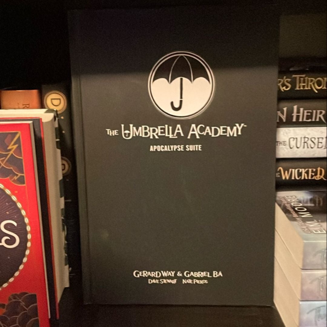 The Umbrella Academy Library Edition Volume 1: Apocalypse Suite