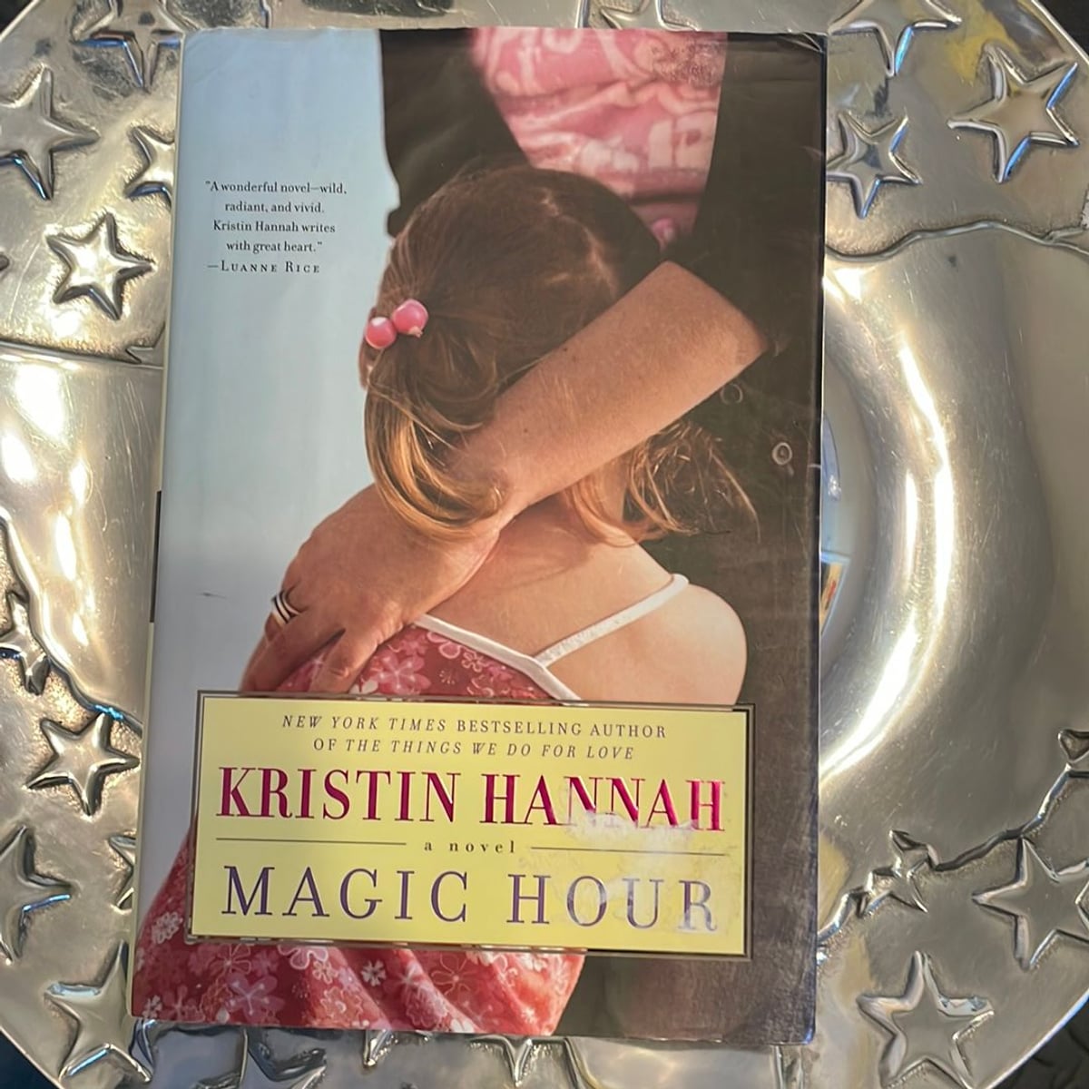 Magic Hour by Kristin Hannah, Hardcover | Pangobooks