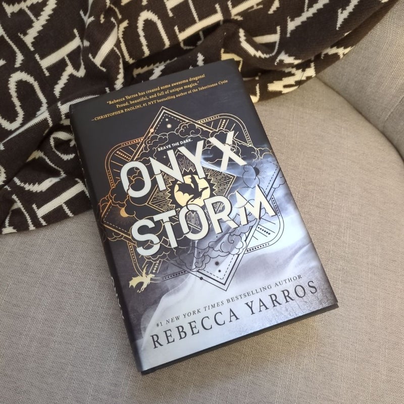 Onyx Storm (Standard Edition)