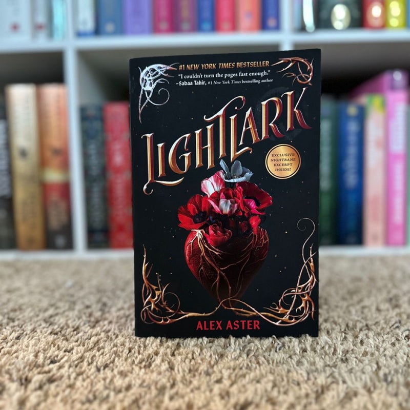 Lightlark (the Lightlark Saga Book 1)