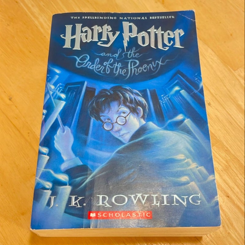 Harry Potter and the Order of the Phoenix (Harry Potter, Book 5)