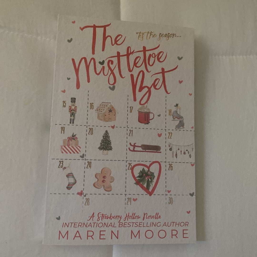 The Mistletoe Bet by Maren Moore, Paperback