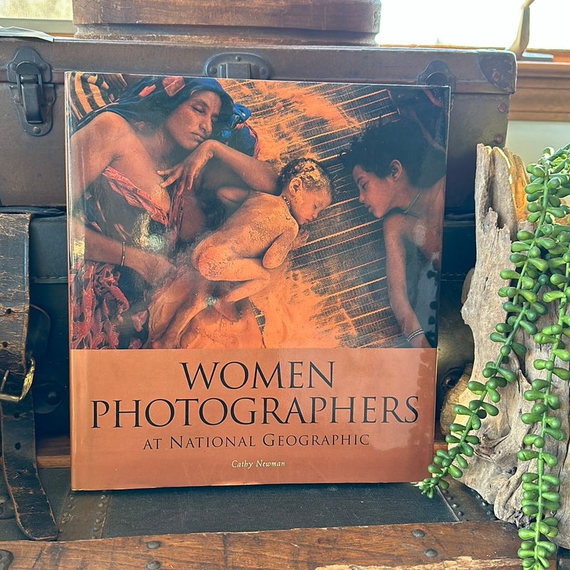 Women Photographers at National Geographic (Direct Mail Edition)