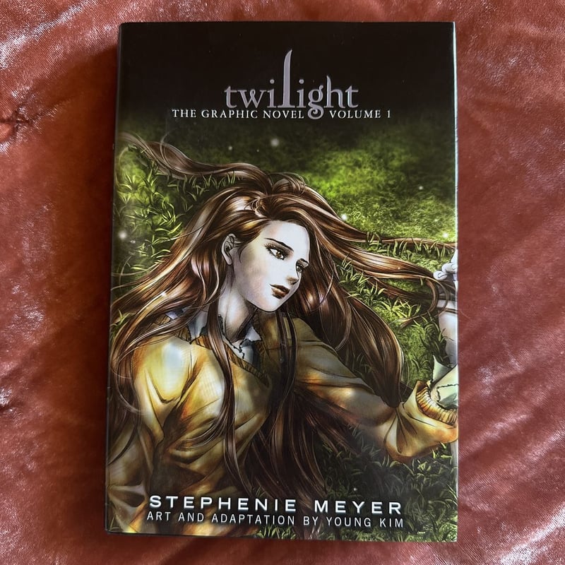 Twilight: the Graphic Novel, Vol. 1