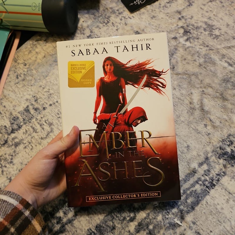 An Ember in the Ashes [Barnes & Noble Exclusive Edition]
