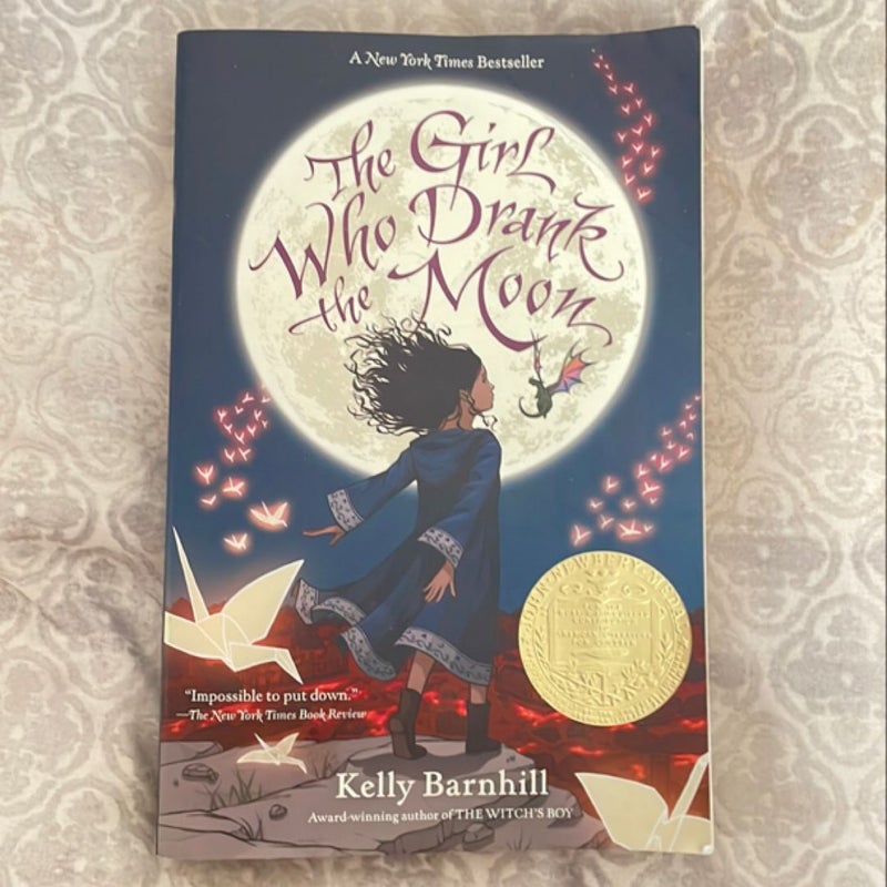 The Girl Who Drank the Moon (Winner of the 2017 Newbery Medal)