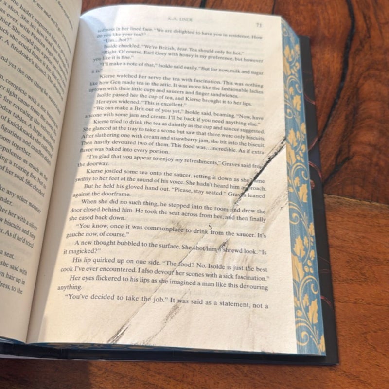 The Wren in the Holly Library (Deluxe Limited Edition)