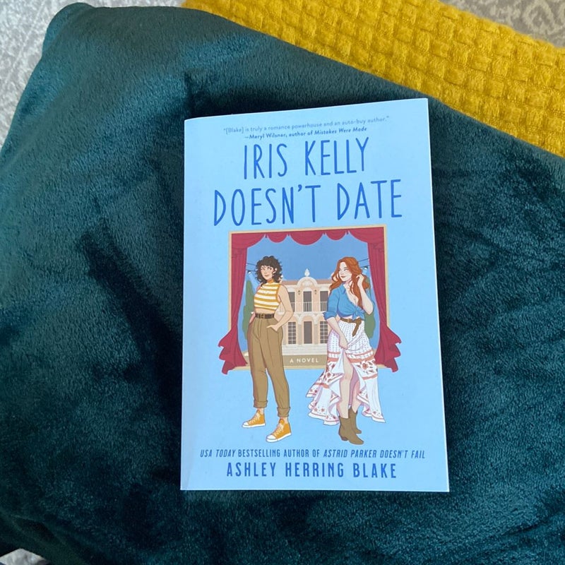 Iris Kelly Doesn't Date (Paperback)