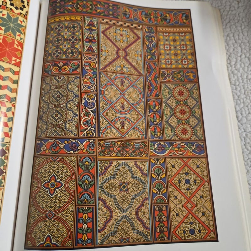 Full-Color Picture Sourcebook of Historic Ornament