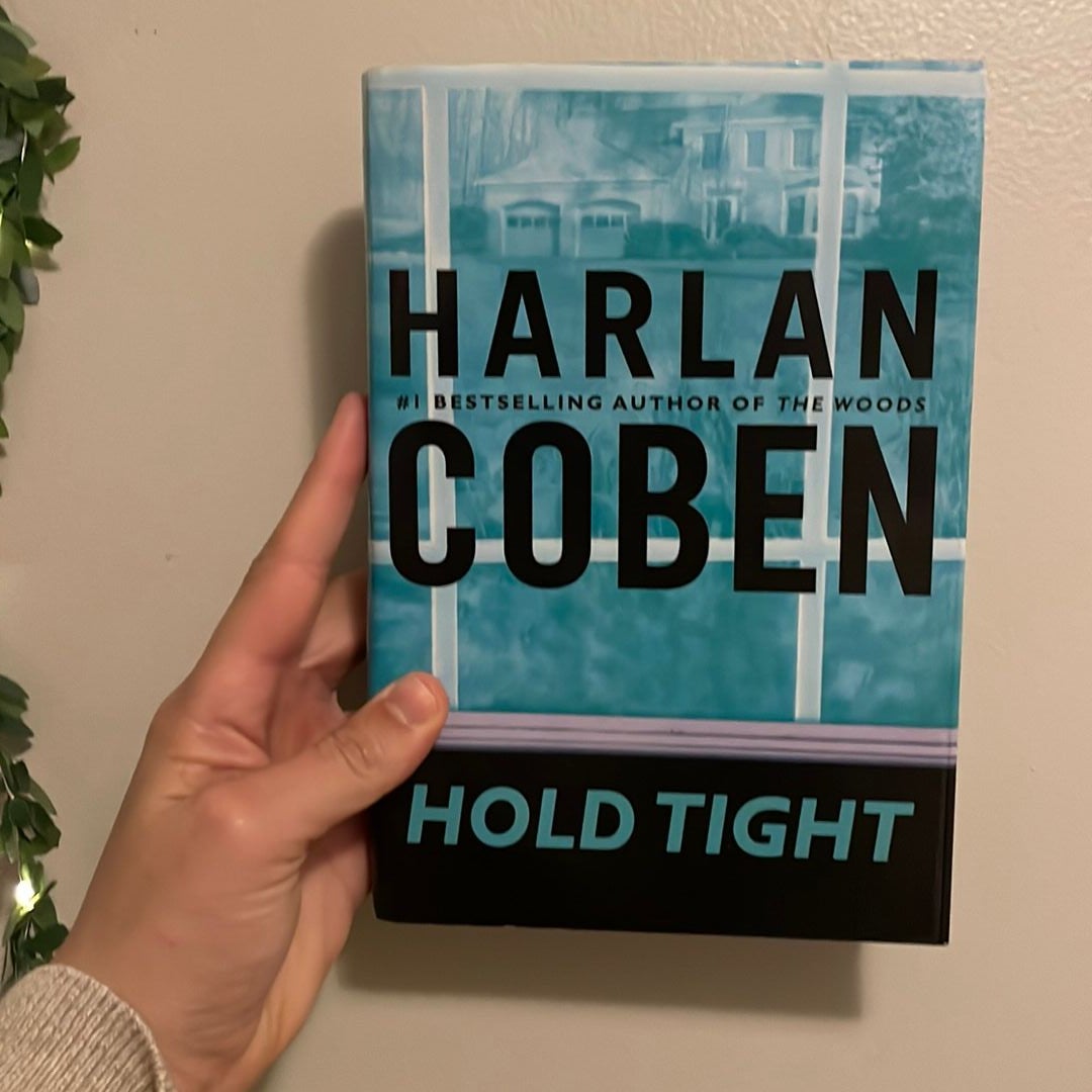 Hold Tight: Coben, Harlan: 9780525950608: : Books