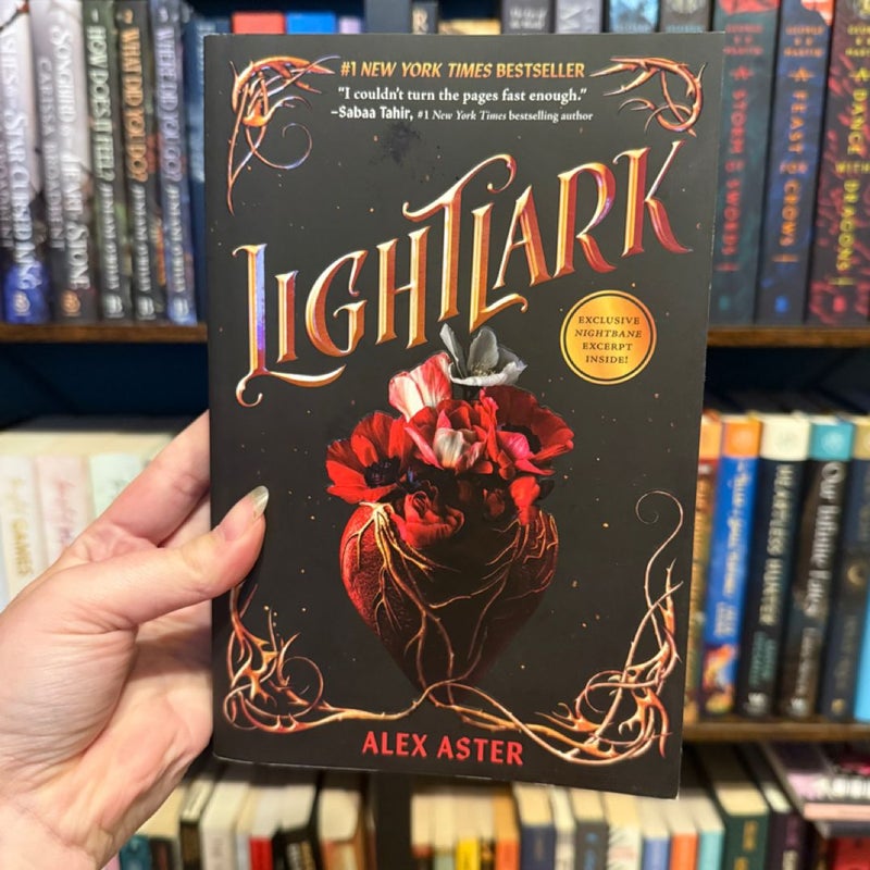 Lightlark (the Lightlark Saga Book 1)