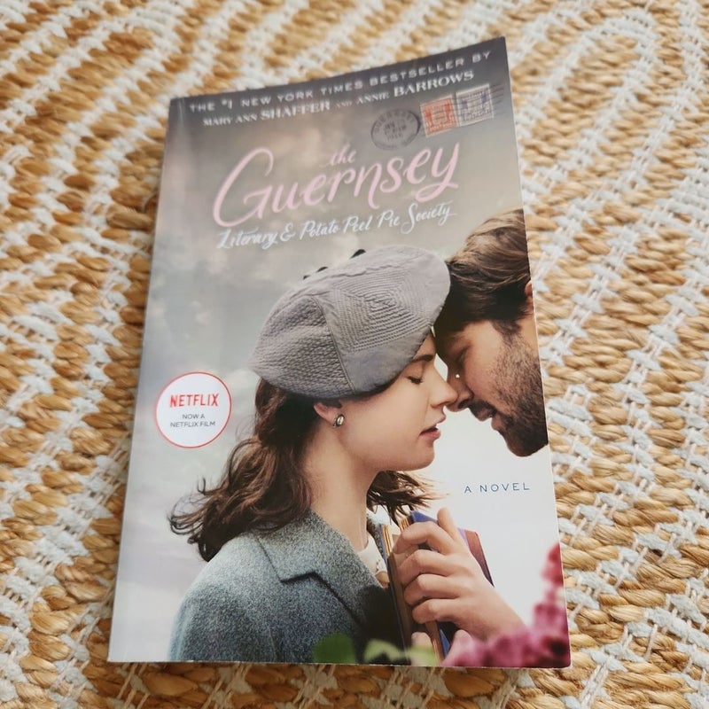 The Guernsey Literary and Potato Peel Pie Society (Movie Tie-In Edition)