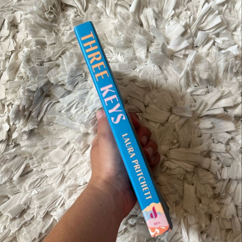 Three Keys by Laura Pritchett, Paperback | Pangobooks