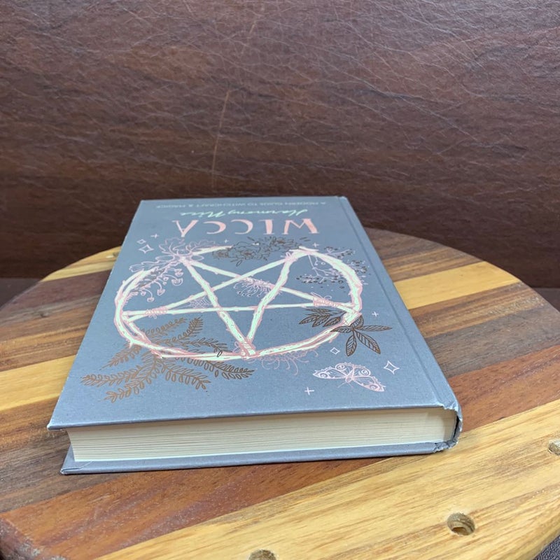 Wicca: A modern guide to witchcraft and magick by Nice, Harmony Book 2018