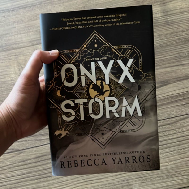 Onyx Storm (Standard Edition)