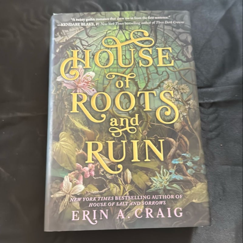 House of Roots and Ruin(Barnes and Noble Exclusive Edition)